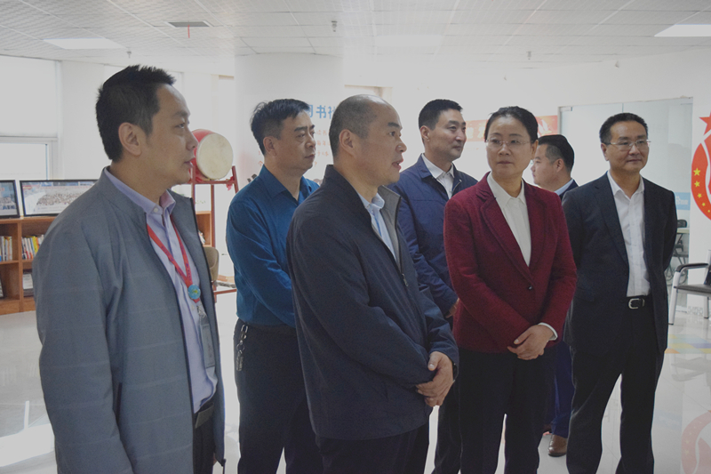 熱烈歡迎河南省委統(tǒng)戰(zhàn)部副部長梁險(xiǎn)峰一行蒞臨安陽青峰網(wǎng)絡(luò)調(diào)研社會(huì)階層工作！